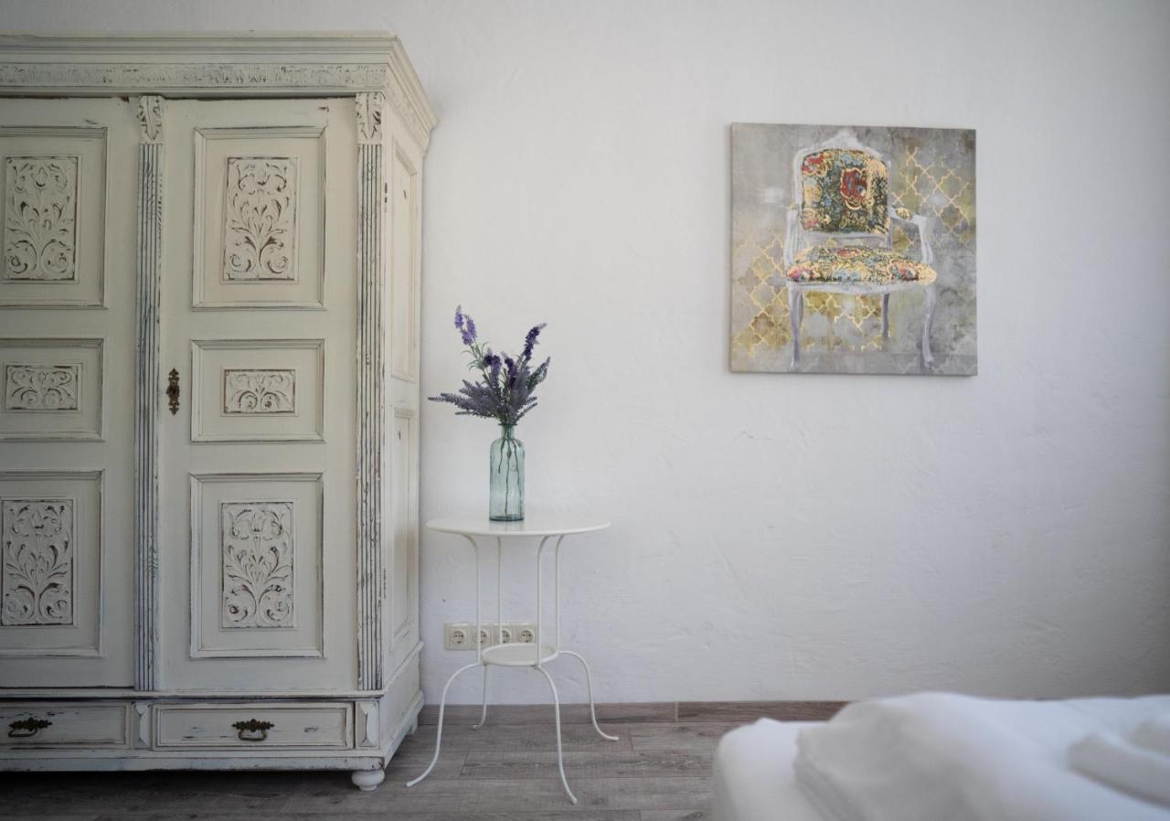 Pajta Apartman Es Vendeghaz Tata Exterior foto