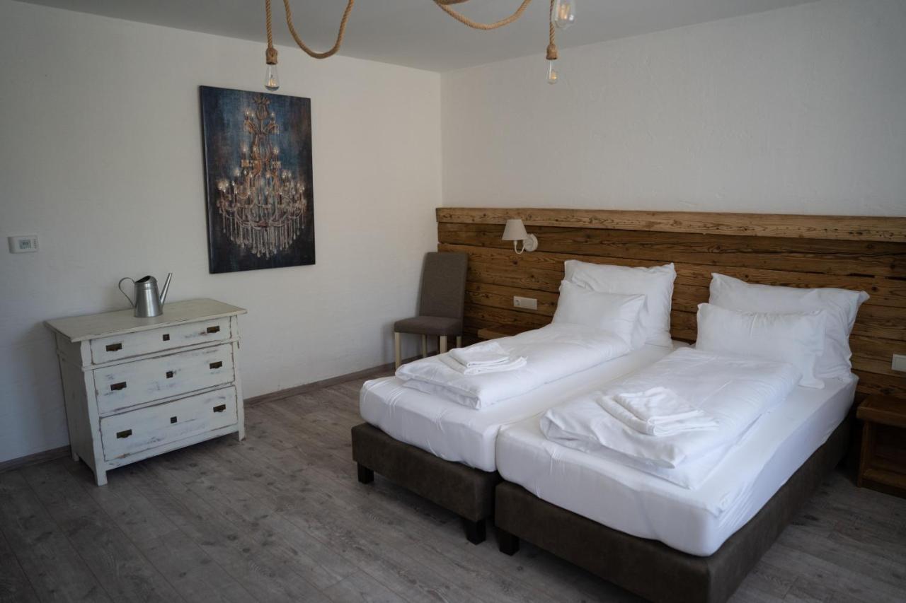 Pajta Apartman Es Vendeghaz Tata Exterior foto