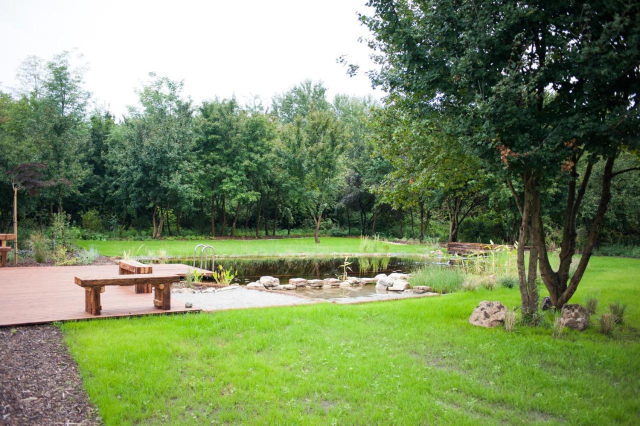 Pajta Apartman Es Vendeghaz Tata Exterior foto