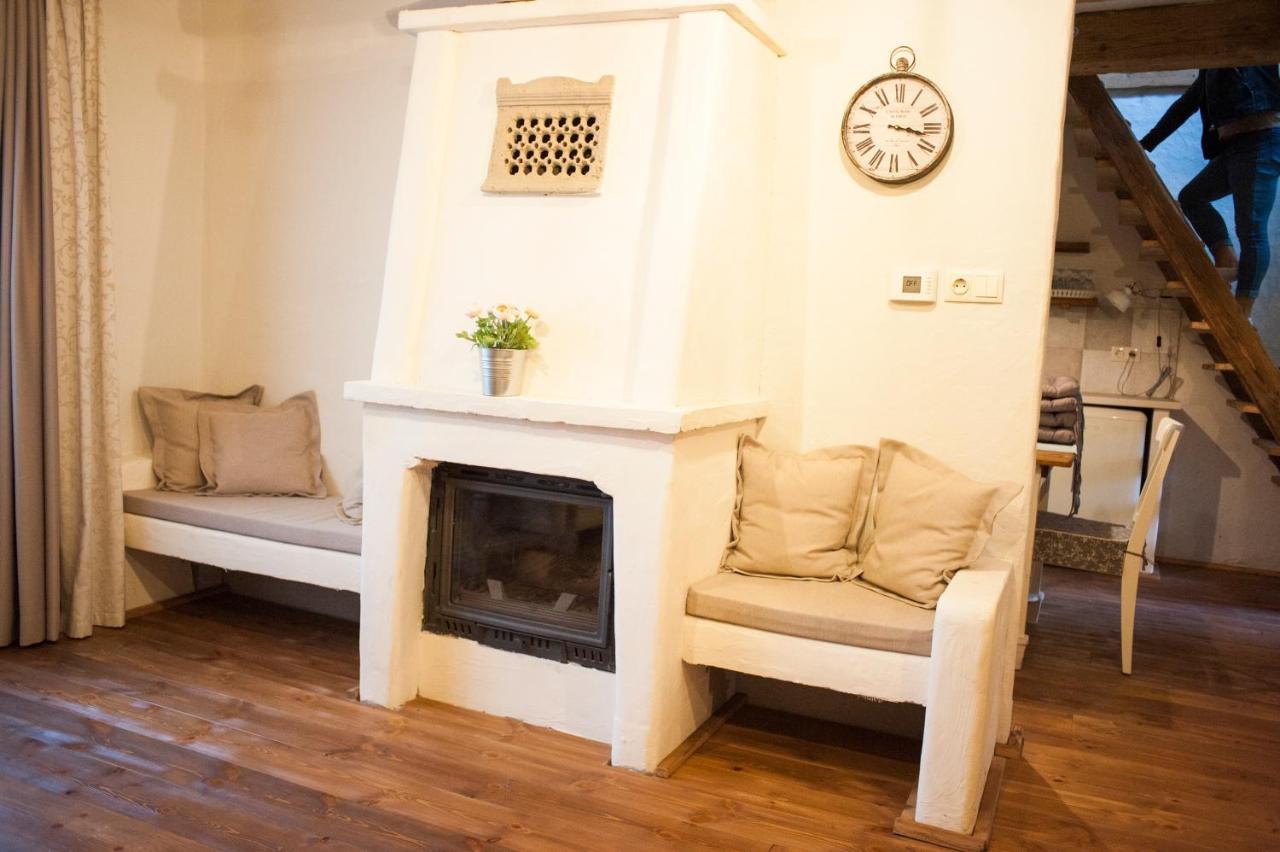 Pajta Apartman Es Vendeghaz Tata Exterior foto