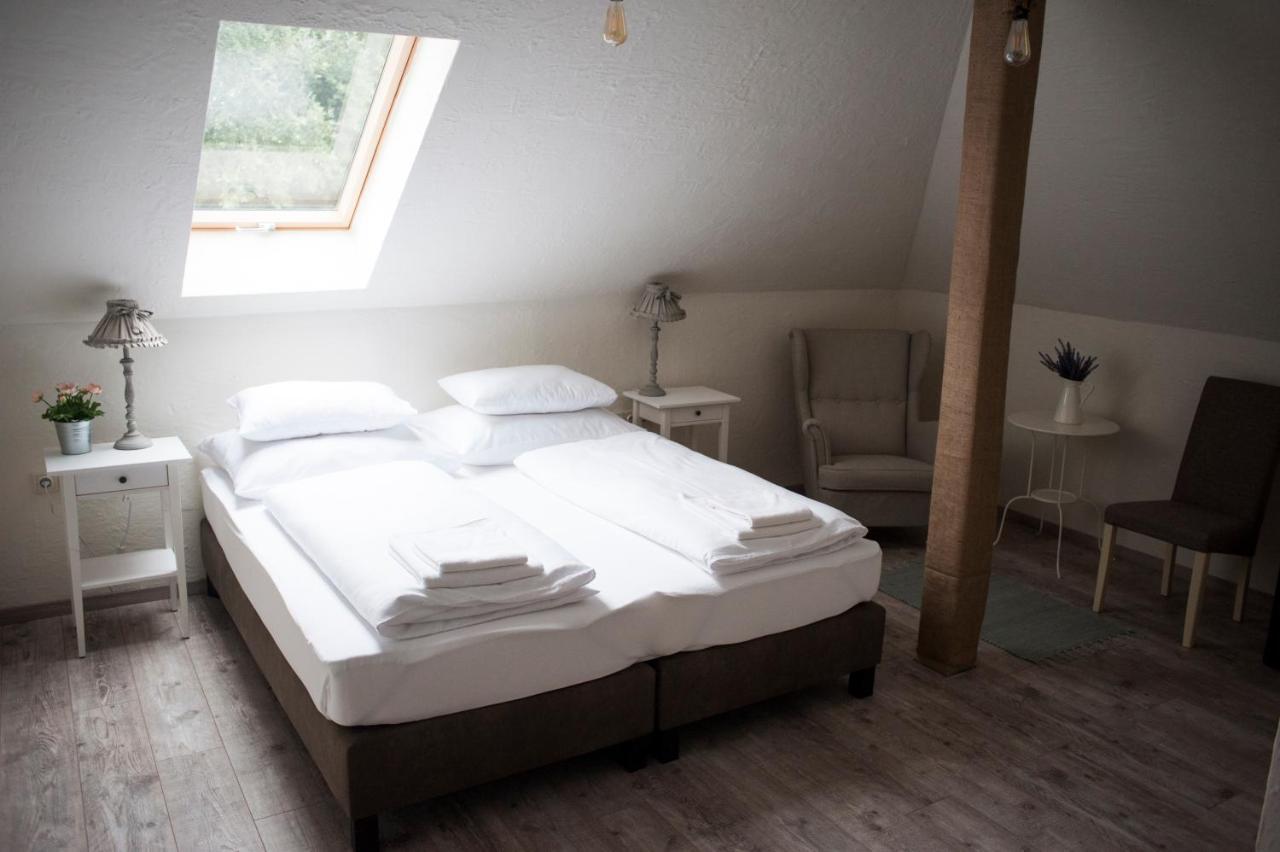Pajta Apartman Es Vendeghaz Tata Exterior foto